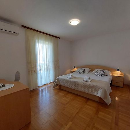 Apartmani Rahela Vodice Exterior foto