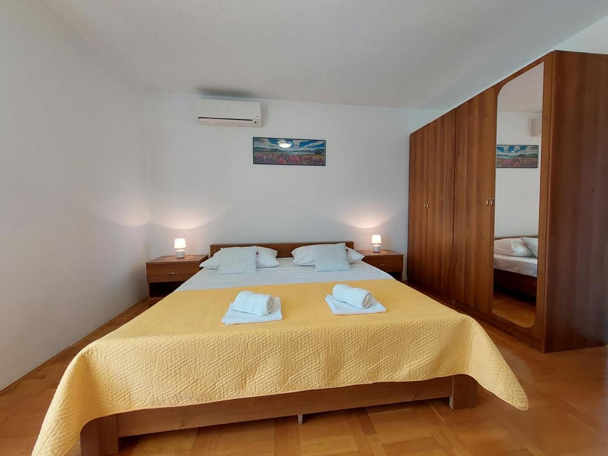 Apartmani Rahela Vodice Exterior foto